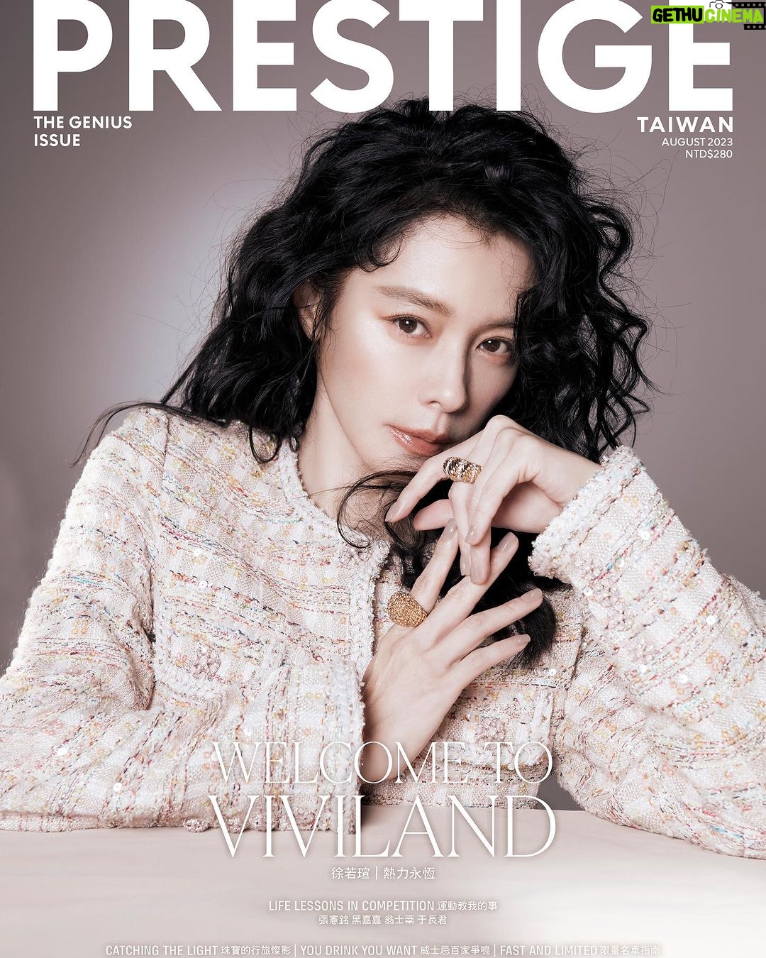 Vivian Hsu Instagram - 難得的雙封面 上一則、這一則,你們喜歡哪一個封面呢? 滅多にないダブル表紙、どちらが好きですか? #PRESTIGE_COVERSTAR 8月號封面人物/8月号表紙 PRODUCTION/WORD @plastic_mick STYLING @ailing_tsai STYLING ASSISTANCE @wei__1015 PHOTOGRAPHY @mr.triangle VIDEOGRAPHY @iamryanwen MAKE UP @jenny_lin_0418 HAIR @lounes_Chen @prestigetaiwan @cartier @isabelMarant @selfportraittaiwan @tun_grp #COVERSTAR #徐若瑄 #VivianHsu #AUGUST #COVER #封面人物 #PRESTIGETAIWAN #PrestigeCover #PrestigeTW