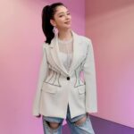 Vivian Hsu Instagram - 今天是情人節 希望不只今天 希望你們天天都快樂 做個調查、對於情人節： 大家有感？還是無感？ 或喜歡儀式感的請舉手 ——————————————— 今日はバレンタイン、皆さんは何をしてますか？ 今日だけじゃなくて、 皆さんが毎日幸せであることを願います。 ちょっとしたアンケートだけど、 皆さんはバレンタインに何か期待を持つタイプですか？何の感じもないタイプですか？ それとも儀式が大事なタイプですか？ Happy Valentine‘s Day🤍