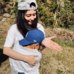 Vivian Hsu Instagram – 待在大自然裏真好

部落拍完電影、繼續部落之旅
這片大草原 真是個放電的好地方
陪孩子玩得像個孩子
帳篷裡有溫泉 太美好了

大自然って良いよね。
集落での映画撮影は終わったけど、私の集落旅はまだ終わってません。
この大草原は子供のエネルギーを発散させるのに最高な場所。
子供と一緒に子供のように遊んだ。
テントの中に温泉があるのが素晴らしすぎる。

#苗栗翩翩泰安GLAMPING
@neweracaptw