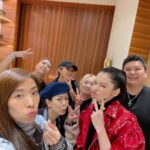 Vivian Hsu Instagram – 經紀人視角

#台中Cartier幕後花絮

第一張：與航海王索隆Zoro的相遇
第二張：Cartier最美櫃檯
第三張：讓我美美的團隊們
第四張：你們太熱情我要閉眼專心唱慢歌
第五張：幕前四朵美麗的花
第六張：幕後四朵美麗的花

マネージャー目線
#台中カルティエメイキング写真

一枚目：ワンピースゾロとの出会い
二枚目：カルティエの最も美しい受付
三枚目：私を綺麗にしてくれたチームの皆さん
四枚目：皆さんが情熱すぎて集中するために目を閉じて歌わせて
五枚目：表・お花のように綺麗な四人
六枚目：裏・お花のように綺麗な四人

@mackenyu #Zoro #Onepiece @cartier 
@chen_ting_ni  @nikki_hsieh @regina_lei_
#新田真劍佑 #航海王 #真人版索隆
#新田真剣佑 #ワンピース #実写版ゾロ