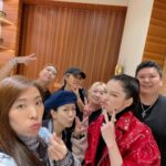 Vivian Hsu Instagram – 經紀人視角

#台中Cartier幕後花絮

第一張：與航海王索隆Zoro的相遇
第二張：Cartier最美櫃檯
第三張：讓我美美的團隊們
第四張：你們太熱情我要閉眼專心唱慢歌
第五張：幕前四朵美麗的花
第六張：幕後四朵美麗的花

マネージャー目線
#台中カルティエメイキング写真

一枚目：ワンピースゾロとの出会い
二枚目：カルティエの最も美しい受付
三枚目：私を綺麗にしてくれたチームの皆さん
四枚目：皆さんが情熱すぎて集中するために目を閉じて歌わせて
五枚目：表・お花のように綺麗な四人
六枚目：裏・お花のように綺麗な四人

@mackenyu #Zoro #Onepiece @cartier 
@chen_ting_ni  @nikki_hsieh @regina_lei_
#新田真劍佑 #航海王 #真人版索隆
#新田真剣佑 #ワンピース #実写版ゾロ