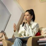 Vivian Hsu Instagram – 今晚8點倒數第二集 

導師們終於能進入主舞台
在現場感受著妳們

如果我們曾經的每一句建言或鼓勵的話
有幫助到或影響到妳們

將是我們最大的驕傲與榮幸

愛妳們每一位 
也替妳們的成長感到很開心

#哭慘了這集 #又哭又笑 #未來少女
#手心手背都是肉要評分真煎熬

今晩は最後から二番目の放送回。

審査員たちがようやくメインステージエリアに入って、君たちのパフォーマンスをこの目で見ることができた。

もし私たちがいつか言ってた意見や励まし言葉が君たちの力になれたのなら、私たちはとても光栄に思う。

皆さんが大好きだよ。
皆さんが成長したことに嬉しく思うよ。

#めちゃくちゃ泣いた　#泣いたり笑ったり
#どのチームも大切だから点数つけるのって辛い

@nextgirlz.official 
@prince_pstar 
@odsurf 
@ikuanstyle 
@aisa1108 
@mai_sato_1113 

幻藍小熊 @ten__entertainment
紫月光 @acem.tw
薄荷水晶 @babymint_official
緋紅魅影 @hur_official_
日光之橙 @sunny_parfum_official
黑曜精靈 @ss_ent_official
_