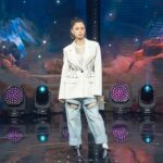 Vivian Hsu Instagram – 今晚8點倒數第二集 

導師們終於能進入主舞台
在現場感受著妳們

如果我們曾經的每一句建言或鼓勵的話
有幫助到或影響到妳們

將是我們最大的驕傲與榮幸

愛妳們每一位 
也替妳們的成長感到很開心

#哭慘了這集 #又哭又笑 #未來少女
#手心手背都是肉要評分真煎熬

今晩は最後から二番目の放送回。

審査員たちがようやくメインステージエリアに入って、君たちのパフォーマンスをこの目で見ることができた。

もし私たちがいつか言ってた意見や励まし言葉が君たちの力になれたのなら、私たちはとても光栄に思う。

皆さんが大好きだよ。
皆さんが成長したことに嬉しく思うよ。

#めちゃくちゃ泣いた　#泣いたり笑ったり
#どのチームも大切だから点数つけるのって辛い

@nextgirlz.official 
@prince_pstar 
@odsurf 
@ikuanstyle 
@aisa1108 
@mai_sato_1113 

幻藍小熊 @ten__entertainment
紫月光 @acem.tw
薄荷水晶 @babymint_official
緋紅魅影 @hur_official_
日光之橙 @sunny_parfum_official
黑曜精靈 @ss_ent_official
_