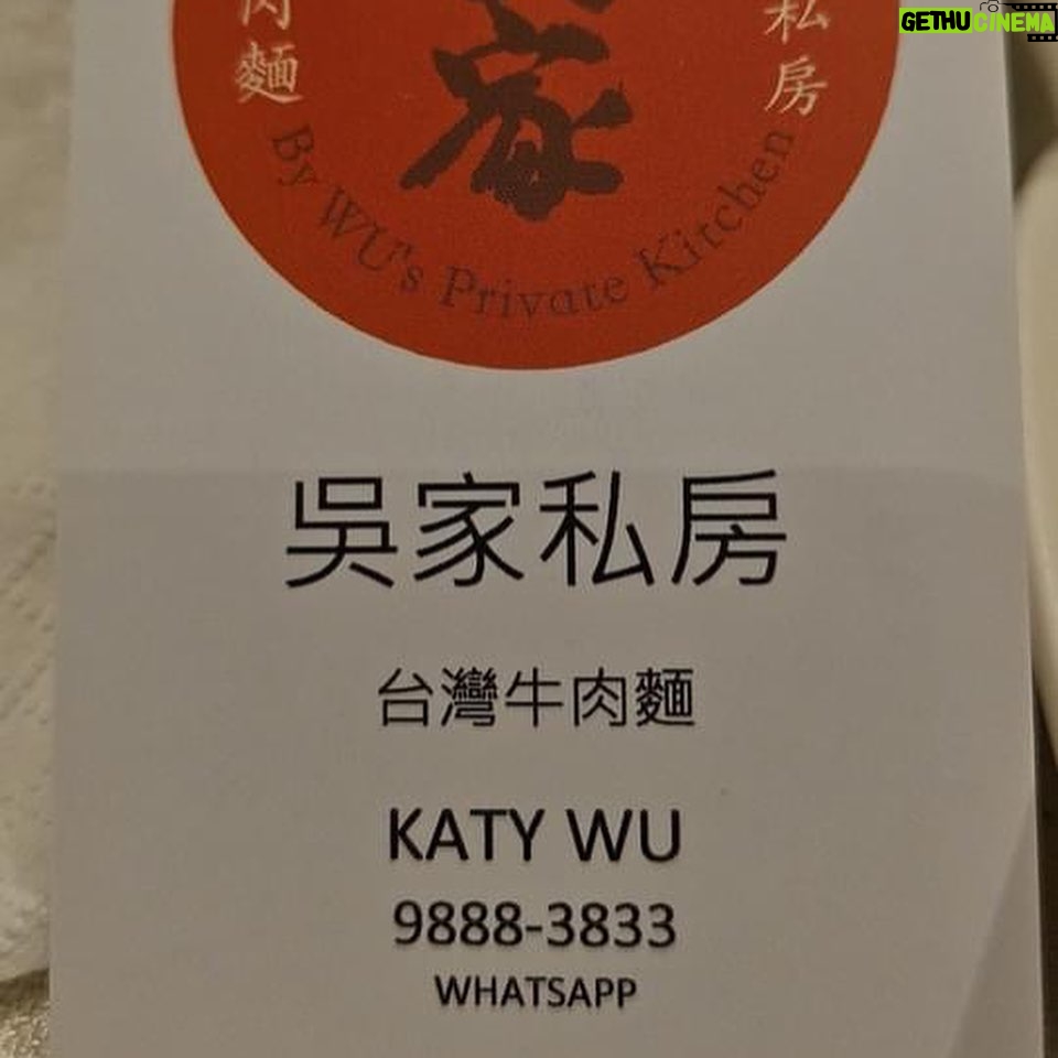 Vivian Hsu Instagram - 可以在新加坡吃到道地的台灣牛肉麵&滷味!實在太幸福了!謝謝Katy姐👍 愛吃牛肉麵的朋友們快去訂 宅配送到家!還有滷味(滑進去看) 遠在他鄉的朋友們,很懷念吧? 我竟然忘了放牛肉麵的靈魂:酸菜(第二張) #吳家私房牛肉麵 #Katy姊 シンガポールで本格的な台湾牛肉麺を食べれて本当に嬉しすぎ。Katy姉さんありがとう👍 牛肉麺が好きな皆さん、早く予約してね。 滷味もあるよ!! @michellehojuyun