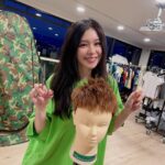 Vivian Hsu Instagram – 請問，還有哪裡需要加強嗎？

今天早收工，剪了人生中的第一顆頭
必須Po文紀念一下！

髮型師說我真的有天份
誰敢讓我剪？報上名來！不收費🤣

髮型師們辛苦了 宋小V辛苦了
我腰好酸🤣

これでいかがでしょうか？

今日は早めに上がったから、人生初めて髪の毛を切ったんだ！記念に投稿をしないと！

才能あるって褒められたし、切らせてくれる人いる？手あげて、お金取らないよ🤣

腰が痛いわ〜
美容師の皆さん大変お疲れ様です。

#學無止盡 #学ぶことは止まりがない

@bravolav 
@911_eo 
@lounes_chen 
@bbl._.412 
@ginnylu