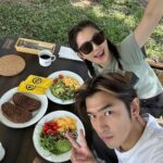 Vivian Hsu Instagram - 我喜歡我的的森林裝扮🧡 我們一起去完成了一個很棒的任務 可愛又乖巧的Afuri(柴柴) 我已經開始想你了 @afuriinu #極島森林2 @extreme.forest #謝謝陳柏霖 @chenbolin #謝謝孫敬閔孫老師 @chingminsun #チェンボーリンありがとう @grayscale.production 自分の森コーデが気に入ってる🧡 私たちはある素敵なミッションをクリアしに行ってきました。 可愛いお利口ちゃんのAfuri（柴犬） もう恋しいよ 💇🏻‍♀️ @lounes_chen 💄 @jenny_lin_0418 🧥 @rockland_taiwan 🥾 @palladium_taiwan