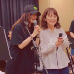 Vivian Hsu Instagram - 認識了二十多年了 很開心千春特別飛過來 終於合唱了😭 今天練團唱著她寫的歌 我們一起寫的歌，真的好感動🖤 #穿著她送我的沖繩名產苦瓜T恤彩排 #翅膀 #翼 #長い間 #很愛很愛你 二十何年も知り合って、 千春ちゃんがわざわざ飛んできてくれて嬉しいです。 やっと一緒に歌えた😭 彼女が書いた曲と一緒に書いた曲を歌いながら感動した。 #千春ちゃんからもらった沖縄の名物のゴーヤTシャツを着てリハした 6/8 Zepp new Taipei 明晚8點見！明日20時に会おう！ We are ready!!!!!!!! Are You Ready??????? @chiharu_kiroro @zeppnewtaipei @sonymusic_taiwan