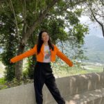 Vivian Hsu Instagram - 好久不見！大家好嗎？ 我已經轉到另一個山區執行新任務 不過放心 我會找時間對著山谷練歌的 ㄛㄧㄛㄧㄛ～～～🎤～ 6月8日Zepp New Taipei見 Zepp倒數5天 / Zeppあと5日 お久しぶりです、皆んな元気ですか？ 新しいミッションのため、もう一つの山にいる。 でも安心して、山谷に向かって練習するから。 6月8日Zepp New Taipeiで空いましょう。 @weinsanto @tuantuan_official @lounes_chen @jenny_lin_0418 @eda_fashion_studio