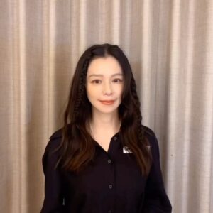 Vivian Hsu Instagram - 明天5/27開始是售票網的優先販售囉！ 我有很明顯在偷看提詞嗎？有嗎？ カンペを見てないよ、見てないよ(≧▽≦) 這是我在日本的第一場 也是唯一一場的粉絲見面會！ 將於7 月 3 號於東京舉行! 除了聊一些我不在日本的這段期間都在做些什麼以外，還會回答粉絲們的問題、跟大家玩遊戲，也會唱一點歌給大家聽。 難得的近距離的互動，很期待喔！ 然後!! キャイ~ン的天野(黑色餅乾-天山) 會擔任見面會的主持人! 一定會很有趣吧！ 我們 7 月 3 號見！ 【Vivian Hsu 1st. Fan Meeting in Japan】 日程：2023年7月3日（月） 時間：17：30開場／18：30開演 場所：ヒューリックホール東京 （東京都千代田区有楽町2-5-1 有楽町マリオン11F） チケット：サイン入りCDお渡し会付き ￥13,200（税込）／一般 ￥9,900（税込） 発売日程： [プレイガイド先行(先着)] 販売期間：2023年5月27日（土）12：00～6月22日（木）22：00 [一般発売(先着)] 販売期間：2023年6月24日（土）12：00～ プレイガイド（售票連結）： https://l-tike.com/vivianhsu/ お問合せ：株式会社テリオ　info@terio.asia @shen_miao_miao @miaomiaomakeup @lounes_chen @shhshhshh.tw