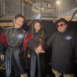 Vivian Hsu Instagram – 幕後花絮是要連著發才有感覺對吧

Behind the Scenes 6支短影片送給你們

我們都為了25年後還能共演感到不可思議

謝謝經紀人幫我們拍下這些珍貴的時刻
也與你們分享3個人上台前的認真練習

發現大哥只要上台前突然沈默，就是在緊張🙈去年還在後台緊張到乾嘔，可是上台後他都總是能完美演出！

前年復活我緊張到忘記帶耳監聽，這次有記得了喔
有發現天山的牛角會發亮會轉動嗎
大哥終於畫上南南見狂也的眉毛了！好狂！

還有，口袋餅乾的動作我們也會跳！
（模仿口袋餅乾、消除上台前的緊張🤣）
———————————————————————
メイキングは連続公開した方が楽しいよね。

Behind the Scenes
6本のショートムービーを皆さんにプレゼント。

私たちは25年後にまた共演できることに不思議だと思ってます。

これらの大切な瞬間を撮ってくれたマネージャーに感謝です。その瞬間も皆さんとシェアしたいと思います。
３人がステージに上がる前真面目に練習してる。アニキが本番前に無口になるのは緊張してると思う🙈一昨年はからえずきまで緊張したし。でもステージに出たらいつも完璧！

一昨年の復活はイヤモニをつけるの忘れたけど、今度はちゃんと覚えてるよ。
天山のツノが光ってて回ってるの気付いた？
アニキも南々見狂也の眉毛を描いた！マジで狂！
そして、私たちはポケビの振りもできるよ！
（ポケビのマネをして、緊張をほぐす🤣）

#黑色餅乾
#ブラックビスケッツ
#BlackBiscuits
#口袋餅乾
#ポケットビスケッツ
#PoketBiscuits
#第74回NHK紅白歌合戦
#2023NHK紅白歌合戰

@nanchan_official_ 
@chiaki77777 
@amano2142 
@lounes_chen 
@shintsaimakeup 
@ginnylu