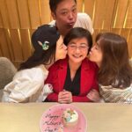 Vivian Hsu Instagram – 祝天下的媽咪們母親節平安快樂🌹

母の日おめでとうございます。
母の皆さんは健康で楽しい毎日でありますように。

@fioniron 
@ms.amberhsu
@wuni_hsu
