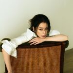 Vivian Hsu Instagram - 還記得【Hi】的歌裏我這麼寫著 有時候笑著不等於是開心的時候 我在的地球有沒有人會捨不得我 太多的勇敢會把真心話藏得太久 錯過的時間我和自己失去了聯絡。 我們都不要太逞強 我也不當鋼鐵V了 好不好？ @bellataiwan #BellaCoverJuly2023 #BellaTaiwan #Bella儂儂 訪談/インタビュー https://www.bella.tw/articles/celebrities/40818 【Hi】の歌詞にこう書いた 笑ってるって必ず楽しい訳じゃない 今いる地球に私を惜しむ人はいるのかな 沢山の勇敢により本音が隠されしすぎてしまう 逃された時間の中に自分と連絡取れなくなった もう無理に強がらないで、 私もアイアンVになるのやめる、いいかな？ 創意總監 & 造型｜Toby Hsu @tobyotron 攝影｜Chou Mo @chou_mo_ 採訪｜Billy Wei 影音｜Lia Li @sian.1 藝人關係｜Eli Yeh @eli_yeh 髮型｜Lounes @lounes_chen 化妝｜Jenny Lin @jenny_lin_0418 經紀人｜@ginnylu