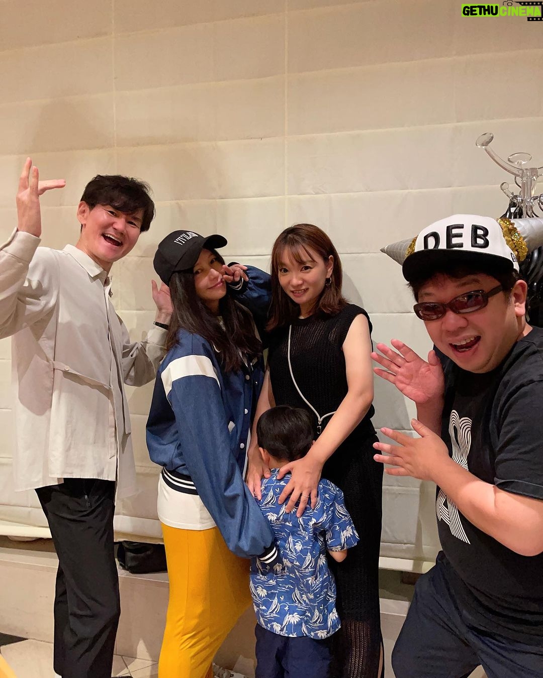 Vivian Hsu - 20.7K Likes - 確診後乾咳了8天沒停過
謝謝大哥、天山、Kei 幫我買藥🖤
希望明天醒來支氣管就不發炎
能好好唱歌給大家聽
然後,為什麼黑色餅乾明明不是上班中
天山的私服棒球帽,還有牛角呢?🤣
#黑色餅乾 #ブラックビスケッツ
#早安少女 #モーニング娘
コロナの後8日間も空咳が止まらない
兄貴、天山、Kai薬を買ってくれて〜ありがとう🖤
明日起きたら気管の炎症が治りますように
皆さんに良い歌を届けられますように
神様お願いします🙏🏻
そして、ブラックビスケッツの仕事でないのに
天山どうして私服の帽子に角が付いてるの
@nanchan_official_
@amano2142
@keiyasuda1206
@shhshhshh.tw
明天見!明日ね~
【Vivian Hsu 1st. Fan Meeting in Japan】
日程:2023年7月3日(月)
時間:17:30開場/18:30開演
場所:ヒューリックホール東京 (東京都千代田区有楽町2-5-1 有楽町マリオン11F)