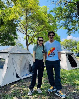 Vivian Hsu Instagram - 我喜歡我的的森林裝扮🧡

我們一起去完成了一個很棒的任務
可愛又乖巧的Afuri(柴柴)
我已經開始想你了 @afuriinu

#極島森林2 @extreme.forest 
#謝謝陳柏霖 @chenbolin
#謝謝孫敬閔孫老師 @chingminsun
#チェンボーリンありがとう
@grayscale.production 

自分の森コーデが気に入ってる🧡
私たちはある素敵なミッションをクリアしに行ってきました。
可愛いお利口ちゃんのAfuri（柴犬）
もう恋しいよ

💇🏻‍♀️ @lounes_chen
💄 @jenny_lin_0418
🧥 @rockland_taiwan
🥾 @palladium_taiwan