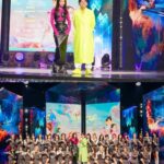 Vivian Hsu Instagram - 【未來少女】開錄了 這麼大的舞台，一定要來雙恨天高 （請看第二張）夠恨了嗎？🤣 我們從早錄到半夜三點 辛苦了佼哥 @mickey1972330 導師們 還有台前幕後的工作團隊們🖤 昨天看著這麼努力的少女們 想到自己一路也是跌跌撞撞走到這裏 至今都還有好多要學習和更進步的事 祝福每一位少女們 感恩每一份機會 繼續勇敢追夢 加油！「無衝哪ㄟ大漢」 「Next Girlz」の収録が始まりました。 こんなに大きなステージなので、厚底靴が必須。 二枚目を見てください🤣極厚 昨日あんなに頑張ってる君たちを見て、自分も転びながらここまで来れたと振り返ってみさせた。今でも学ぶことともっと良くならなければことが沢山あります。 全てのガールズに祝福します。 全てのチャンスを感謝の気持ちで向かいますように。 勇気を持って夢を追いかけよう。頑張って！ 「思い切ってぶつからないと大きくならない」 💇🏻‍♀️@lounes_chen 💄@jenny_lin_0418 👗@eda_fashion_studio 👠#gucci @rickowensonline @netaporter @acnestudios