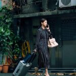 Vivian Hsu Instagram - 這部算是近期的 我會活到老演到老 各個不同年齡層的女人 都有她的人生難題 她的美 猜一部電影(猜不出來要罰三杯了) Guess a movie 很感恩能監製和參演這部戲 我愛你們 前にアップしたものと比べるとこの作品は最近のもの。 生きていく限り演じ続けます。 違う年齢層の女性はそれぞれの人生課題と美しさがある。 映画名を当ててみて（当てられなかったら駆けつけ三杯が待ってるよ） この作品にエグゼクティブプロデューサーと役者として参加できてとても感謝です。 愛してる。