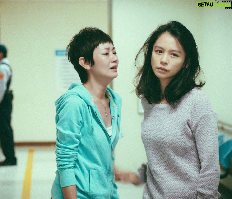 Vivian Hsu Instagram - 恰北北的律師 猜一部電影/映画名を当ててみて Guess a Movie 這段日子 投入比較多時間在音樂裏 把很熱愛的表演暫時擱在一旁 6/8 Zepp new Taipei 7/3 Tokyo Fan meeting 7/7 高雄啤酒節 唱完這三場,我會把心靜下來 回到演員的崗位上 無旁鶩的進入另一個人的人生裏 出關後再繼續以音樂和大家相見 —————————————————— この最近、音楽を楽しめてるからしばらく大好きな芝居をあとにした。 6/8 Zepp New Taipei 7/3 Tokyo Fan Meeting 7/7 高雄のビールロックフェス これらのイベントを終えたら、心を一旦落ち着かせて役者に戻り、もう一人の人生に没頭する。 終わったらまた音楽で皆さんと会いますね。 @alyssachia #賈靜雯律師