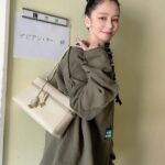 Vivian Hsu Instagram - 早安 お早う～ 這次帶著它來JP工作 大小適中 喜翻～ 還是下次演出不拋送「墨鏡」 改飛拋「包包」～～～ 你們收到什麼會開心到飛起來？ @loropiana @lounes_chen @shintsaimakeup #LoroPiana #LoroPianaExtraBag @shhshhshh.tw 今回はこの子をJPに連れてきました。 サイズ感ちょうど良い。 今度のライブは「サングラス」をもう投げない、 「カバン」を投げるのはどうかな。 みんなは何をもらったら飛んちゃうくらいに喜ぶの？