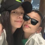Vivian Hsu Instagram – 回顧2023

今年快要過完了
謝謝2023的每一份關愛🪽
祝福2024
我自己和每一個你們都平安健康

Happy Lunar new year🤍

除夕夜會送大家一個短影片
黑色餅乾Vivian & 口袋餅乾千秋 
25年後 舞台內幕大公開

2/9台灣時間晚上19:00
到時請到我的YT頻道看「Vivian Hsu徐若瑄」
———————————————————
2023年の振返り

今年はもうすぐ終わる。
2023年の全て愛に感謝します🪽
2024年は皆さんも私も穏やかで健康でありますように。

Happy Lunar new year🤍

大晦日にショートムービーのプレゼントを皆さんに。
「ブラックビスケッツ・ビビアン & ポケットビスケッツ・千秋　25年後　裏話大公開」

2/9 日本時間よる20:00
フルバージョンは公式YouTubeチャンネル「Vivian Hsu 徐若瑄」で観てください
連結https://youtu.be/IKa-fKLNZJw?feature=shared

@chiaki77777