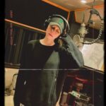 Vivian Hsu Instagram - 午安 只是想說 done!!!!!! 專輯的詞全部寫、完、了！！ 寫、完、了、寫、完、了！！ 我的新年願望是把專輯做完，我做完了 你們呢？希望你們說出來後都會實現 こんにちは、全部もう終わったよ！！ アルバムの作詞は全部終わった！！ 終わった、終わった！！ 私の新年の抱負はアルバムを完成させることです。 完成しました！！ 皆さんの新年の願いや抱負は何ですか？ 口にしたら叶えますように。 Cheers 🥂 #穿著晨悠送的衣服錄音特別順利 #好喜歡晨悠品牌的這件黑色毛衣 @chenyo_official @xiewouk @wuyiyou_