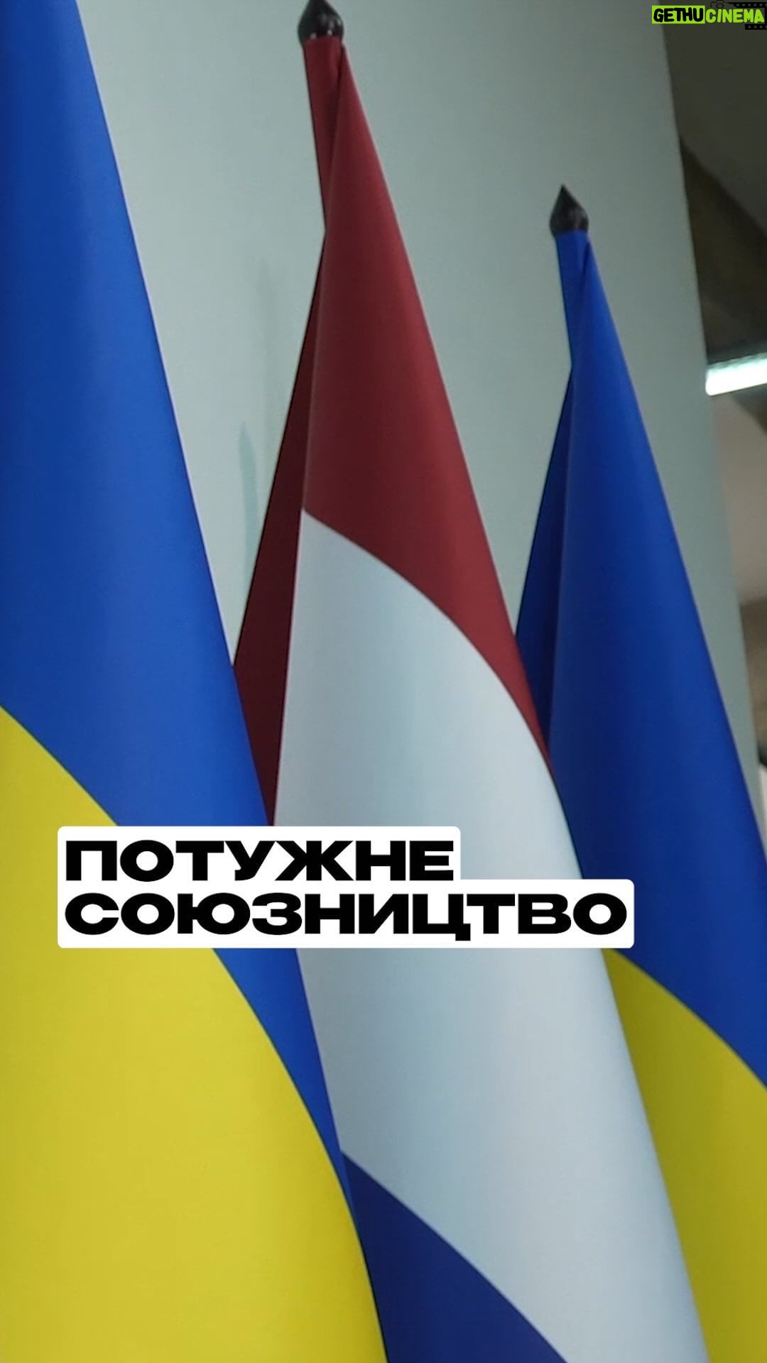 Volodymyr Zelenskyy Instagram - Україна та Нідерланди. Ми разом після двох років повномасштабної війни, після десяти років злочинної російської агресії. Разом ми захищаємо наших людей і наші цінності. І так само разом маємо перемогти в цьому захисті, у досягненні наших цілей. Бо життя має перемогти. Дякую за принципову й дуже дієву підтримку нашої країни і людей! 🇺🇦🇳🇱 —— Ukraine and the Netherlands. We stand together after two years of full-scale war. After ten years of criminal Russian aggression. Together, we are defending our people and our values. And we must succeed together in this defense and in achieving our goals. Because life must prevail. Thank you for your principled and highly effective support for our country and people! 🇺🇦🇳🇱