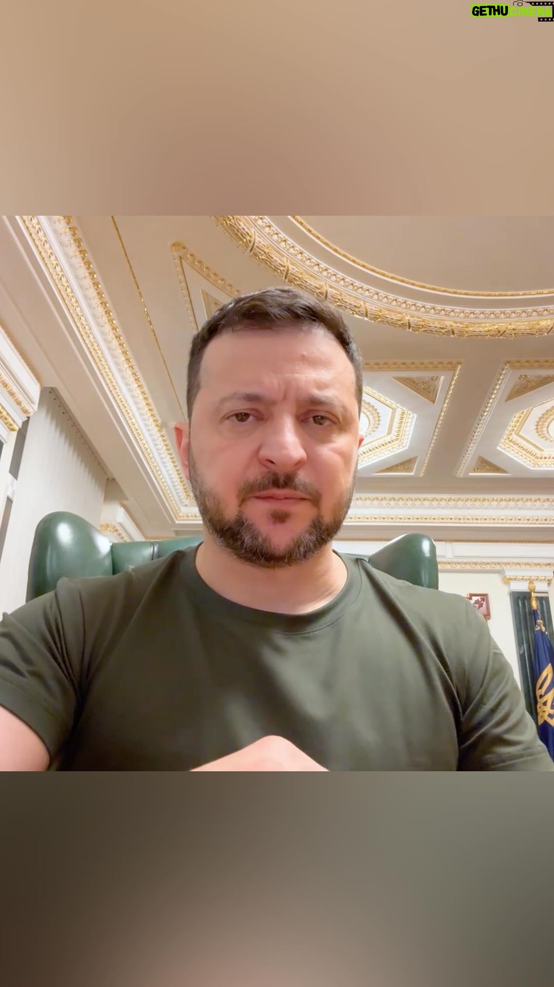 Volodymyr Zelenskyy Instagram - Нам вдалося тільки за цей тиждень збити сім російських військових літаків. Саме тих, які скидають ці бомби і вбивають. Від початку лютого Росія втратила 15 військових літаків. Це правильна динаміка їхніх втрат. І чим більше буде наших можливостей збивати російську авіацію, чим далі на нашій окупованій території ми будемо знищувати російську логістику, тим більше українських життів буде врятовано. Ця війна повинна стати безнадійною саме для Росії, саме для терористів. І вони повинні максимально відчути, що є сила, яка знищує тих, хто хоче знищувати життя. Ми здатні це забезпечити. Кожен із партнерів знає, що необхідно. Головне – політична воля, щоб усе реалізувати. Щоб дати саме такий рівень постачання, який допоможе. Якщо цього не буде, це стане однією з найбільш ганебних сторінок історії – якщо Америка чи Європа програють іранським «шахедам» чи російським винищувачам. Не варто заохочувати російське зло ані слабкістю рішень, ані затримками в постачанні чи нерішучістю. Наші спільні успіхи мають бути відчутними – усіх у світі, хто цінує життя.