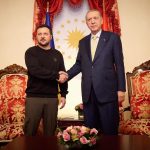 Volodymyr Zelenskyy Instagram - Відбулись, як і завжди, цілком щирі та продуктивні перемовини Україна – Туреччина. В оборонній сфері і на урядовому рівні, і на рівні компаній наших держав досягнуто домовленостей про спільні проєкти.  Провів зустріч із представниками оборонно-промислового комплексу Туреччини – ми готові рухатися максимально оперативно в реалізації проєктів, які ми обговорювали. І я дуже задоволений розмовою з компаніями та бізнесом Туреччини, а отже, і тими результатами, які будуть, впевнений, – вони будуть сильними. Готові також швидко розв’язувати й усі питання щодо економічної співпраці, зокрема у відбудові, а також у просуванні необхідних нашим народам двосторонніх угод. Сьогодні, до речі, підписано угоду, яка спрощує нашу торгівлю – України й Туреччини – та усуває перешкоди для бізнесу. На рівні міністерств оборони укладено й низку важливих документів. Україна й Туреччина разом посилюють і одна одну, і весь наш регіон. 🇺🇦🇹🇷 —— Talks between Ukraine and Türkiye are always sincere and fruitful. Today, we have reached agreements on joint defense projects both at the government level and between companies. I met with the Turkish defense industry representatives. We are prepared to move quickly to put everything we discussed into action. I am very pleased with the discussions and confident that the results will be strong. We are also prepared to quickly resolve all issues concerning economic cooperation, including reconstruction, and advancing necessary bilateral agreements for our peoples. Today, Ukraine and Türkiye signed an agreement to streamline trade and remove barriers for businesses. Several important documents were also signed at the level of the defense ministries. Ukraine and Türkiye are strengthening each other, as well as our entire region. 🇺🇦🇹🇷