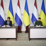 Volodymyr Zelenskyy Instagram - Сьогодні ми з Марком Рютте @minpres підписали двосторонню безпекову угоду між Україною та Нідерландами. Документ передбачає два мільярди євро військової допомоги від Нідерландів цього року, а також подальшу оборонну допомогу протягом наступних десяти років. Угода також визначає пріоритети надання допомоги у сфері протиповітряної оборони, артилерії, морських та далекобійних засобів, з особливим акцентом на зміцненні Повітряних сил Збройних Сил України. Угода формалізує принципову позицію Нідерландів щодо посилення санкцій проти Росії, примушення її до відшкодування збитків та притягнення агресора до відповідальності. Згідно з документом, Нідерланди також підтримують майбутнє членство України в ЄС і НАТО. Я вдячний Прем’єр-міністру Рютте за цю угоду, яка посилить захист України, зокрема міста Харкова, де ми сьогодні зустрілися. ____ Today, @minpres Mark Rutte and I signed a bilateral security agreement between Ukraine and the Netherlands. The document includes €2 billion in military aid from the Netherlands this year, as well as further defense assistance over the next ten years. It also prioritizes the provision of air defense, artillery, sea, and long-range capabilities, with a particular emphasis on strengthening Ukraine’s air force. The agreement formalizes the Netherlands‘ principled position on strengthening sanctions against Russia, making it compensate for damages, and holding the aggressor accountable. According to the document, the Netherlands also supports Ukraine’s future membership in the EU and NATO. I am grateful to Prime Minister Rutte for this agreement, which will strengthen the protection of Ukraine, including the city of Kharkiv, where we met today.
