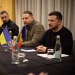 Volodymyr Zelenskyy Instagram - В межах Саміту «Україна – Південно-Східна Європа» провів низку двосторонніх зустрічей. Зміст усіх переговорів цілком прагматичний. Разом можемо дати нашим народам більше безпеки, більше робочих місць, більше економічного зростання. 🇭🇷 З Премʼєр-міністром Хорватії Андреєм Пленковичем @plenkovic.andrej домовилися сприяти укладенню угод між Україною та хорватськими приватними компаніями в галузі розмінування, рятувального обладнання та виробництва БпЛА. 🇲🇪 Дякую Президенту Чорногорії Якову Мілатовичу @jakov_milatovic за підтримку Вільнюської декларації «Групи семи» та Української формули миру. Під час зустрічі обговорили лікування та реабілітацію українських військових у Чорногорії. 🇲🇰 Під час переговорів із Президентом Північної Македонії Стево Пендаровським @stevopendarovski говорили про актуальні оборонні потреби України. З Прем’єр-міністром Північної Македонії Талатом Джафері @talatxhaferi підписали Спільну декларацію щодо євроатлантичної інтеграції України. 🇲🇩 З Президенткою Молдови Маєю Санду @maia.sandu обговорили останні події у Придністровському регіоні Молдови та зусилля Росії щодо дестабілізації ситуації в регіоні. Окрему увагу приділили функціонуванню експортних коридорів для транспортування української продукції територією Молдови. 🇷🇸 Участь Сербії в реалізації Української формули миру важлива. Під час зустрічі з Президентом Сербії Александром Вучичем @avucic скоординували подальші контакти з метою підтримання Формули миру якнайбільшою кількістю країн. 🇧🇦 З Головою Ради міністрів Боснії та Герцеговини Боряною Крішто обговорили питання оборонної співпраці. Розповів про потреби України в артилерії та засобах ППО. Дякую за готовність взяти участь у першому Глобальному саміті миру.