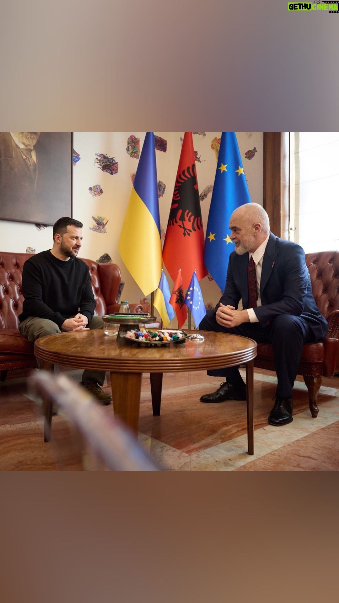 Volodymyr Zelenskyy Instagram - З перших днів повномасштабного вторгнення Албанія підтримувала Україну, нашу боротьбу за свободу й територіальну цілісність. Під час зустрічі з Прем’єр-міністром країни Еді Рамою @ediramaal підписали Договір про дружбу та співробітництво між Україною та Албанією. Цей документ сприятиме розвитку нашої співпраці та зміцненню позицій України в Балканському регіоні. Сьогодні говорили й про оборонні потреби України та можливість спільного виробництва озброєнь. Дякуємо уряду та народу Албанії, ніколи не забудемо теплого ставлення вашого суспільства до українців! ____ Since the first days of the full-scale invasion, Albania has supported Ukraine in our struggle for freedom and territorial integrity. During the meeting with Albanian Prime Minister Edi Rama @ediramaal we signed the Treaty on Friendship and Cooperation between Ukraine and Albania. This document will help to strengthen our cooperation with Albania and Ukraine’s position in the Balkans. Today we also discussed Ukraine’s defense needs and potential joint arms production. We are grateful to the Albanian government and people. We will never forget Albanian society’s warm attitude toward Ukrainians.