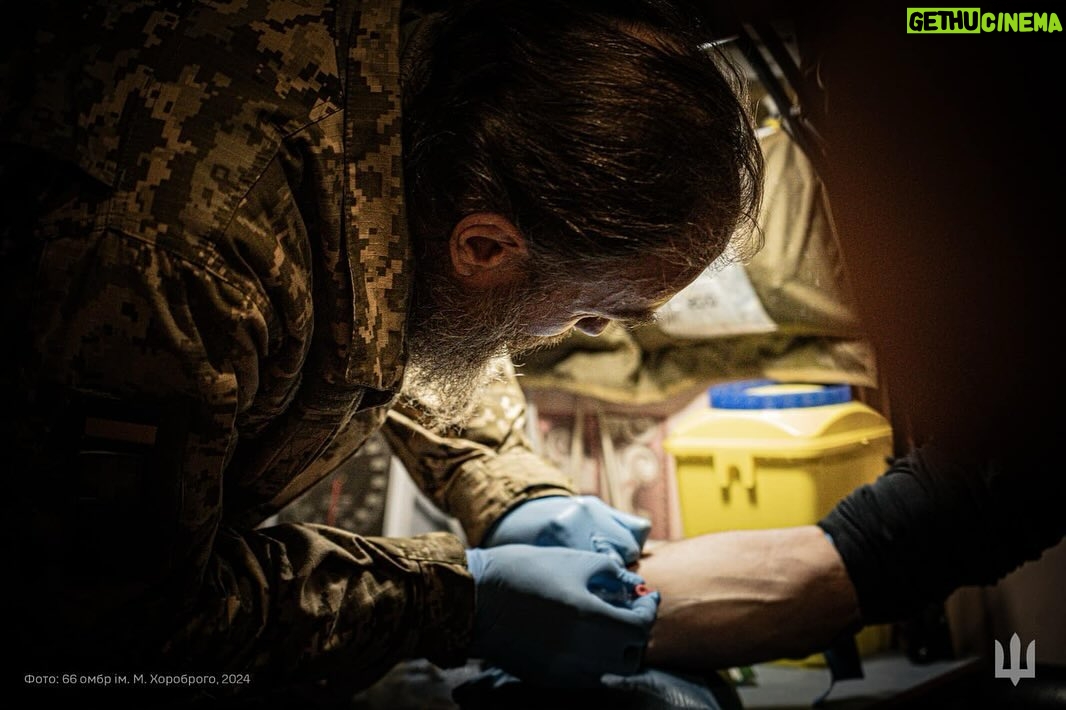 Volodymyr Zelenskyy Instagram - Людяність, самовідданість, праця заради життя інших – це все про наших людей, про наших медиків. Дякую лікарям, медичним братам і медичним сестрам, усім нашим бойовим медикам, усім волонтерам, які з 2014 року та з 24 лютого завжди поряд з нашими воїнами та завжди допомагають рятувати життя. ____ Humanity, selflessness, and work for the lives of others are all about our people, about our medical professionals. I thank doctors, nurses, all our combat medics, all volunteers who have been by our soldiers‘ side since 2014 and since February 24, always helping to save lives. Photo by: Alex Babenko, the 47th Separate Mechanized Brigade, Finbarr O’Reilly, Yevheniy Zavhorodniy, the 53rd Separate Mechanized Brigade, and the 66th Separate Mechanized Brigade.