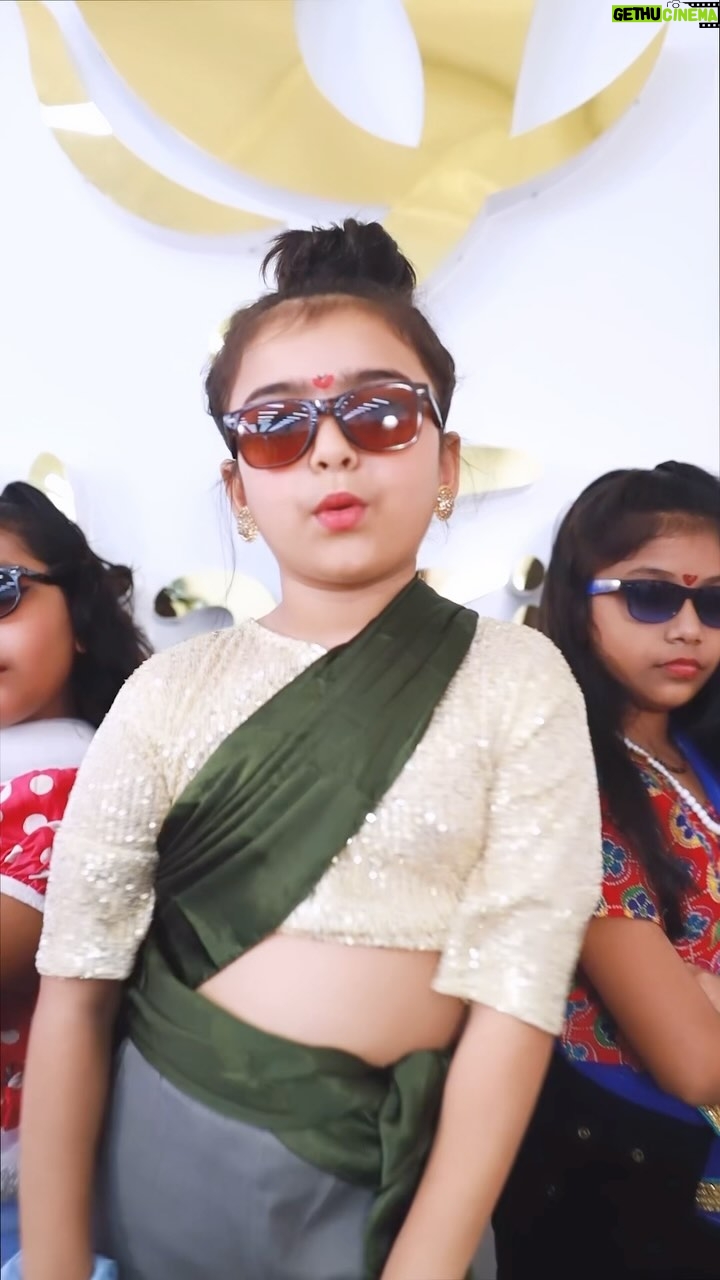 Vriddhi Vishal Instagram - Trending 💃🕺 dance with NiaFia Kids NiaFia ; +91 9526511119 +91 9526511118 #trendingreels #reelsinstagram #vriddhivishal #dancereels #dancelover #childartist #southindiancinema