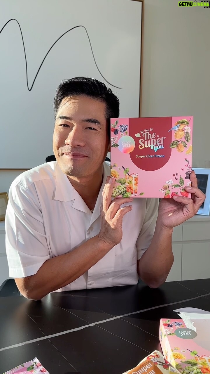 Vuthithorn Milintachinda Instagram - ต้นปีนี้มีของขวัญปีใหม่ดี ๆ กันหรือยัง? Super You Gift Box กล่องนี้ Limited edition นะ หมดแล้วหมดเลยเดี๋ยวจะหาว่าไม่บอกกัน 🤭