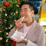 Vuthithorn Milintachinda Instagram – ได้ของขวัญปีใหม่กันรึยังนะ? Festive box! ของมาดามแม่มีแค่ช่วงนี้นะรู้ยัง อย่าลืมให้เป็นของขวัญกับคนที่เรารักนะครับ 🤍✨
.
กล่อง Festive box วาดขึ้นพิเศษโดย Designer ชื่อดัง คุณ Jeep Kongdechakul ต้อนรับเทศกาลปีใหม่ที่กำลังใกล้เข้ามา ส่งต่อความสุขด้วยพัฟท์แสนอร่อยรวมรสชาติขายดี 🥟 เห็ดทรัฟเฟิล แฮมทริปเปิ้ลชีส หมูแดงฮ่องกง กะหรี่ไก่ แอปเปิ้ลคัสตาร์ด และรสชาติใหม่ เพสโต้กุ้ง🦞
📲แอดไลน์ @madamemae.official เพื่อสั่ง pre-order ไว้ก่อน 🥰
https://lin.ee/4xykSkb