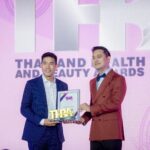 Vuthithorn Milintachinda Instagram – หลายปีก่อนหน้าที่จะทำธุรกิจก็เคยคิดว่าเราสามารถอยู่บนเส้นทางที่มากกว่าแค่คนในวงการบันเทิง เรามีโอกาสเป็นพ่อค้ากับเขาได้เหมือนกันนะ และสิ่งที่มันแว้บเข้ามาในหัววู้ดดี้ต่อไปก็คือ ถ้าเราสามารถสร้างสินค้าที่เปลี่ยนชีวิตผู้คนได้ มันจะยิ่งดีไปกว่านั้น จนในช่วง 3-4 ปีที่ผ่านมา วู้ดดี้พยายามหานวัตกรรม หาแบรนด์ หาสิ่งต่าง ๆ ที่มันจะทำให้ชีวิตเราดีขึ้น คือทุกอย่างมันเกิดจากปมที่เราเจอเอง แล้วเราก็อยากจะแก้ปมทั้งหมดเหล่านั้นเพื่อตัวเราและเองและทุก ๆ คน เลยทำให้มีใจทำงานเกินร้อย
.
ก็ต้องขอขอบคุณคณะกรรมการที่มอบรางวัล “Winner of THBA 2023 The Masterpiece Visionary Leadership of Health and Beauty Business” ให้กับวู้ดดี้นะครับ และอีกรางวัลที่ภาคภูมิใจของ Bevita “Winner of THBA 2023 The Masterpiece Business of Hair Care” คิดว่ารางวัลครั้งนี้จะทำให้เราต้องโฟกัสมากยิ่งขึ้นที่จะให้ Products ของเราดีขึ้นไปเรื่อย ๆ สุดท้ายนี้อยากจะขอบอกทุกคนนะครับว่ารายการอายุน้อยร้อยล้าน เป็นรายการที่เปลี่ยนชีวิตผู้คนมาเยอะมาก และขอบคุณ @kongmushroom ที่ทำให้พวกเรามีพลังในการเดินหน้าธุรกิจต่อไป งานนี้มันเยี่ยมมากครับ!!!
.
#ThailandHealthandBeautyAwards
#ThailandHealthandBeautyAwards2023
#HealthandBeauty
#Awards #งานประกาศรางวัล #ธุรกิจ
#ธุรกิจสุขภาพและความงาม