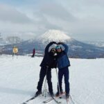 Vuthithorn Milintachinda Instagram - มุ้งมิ้งออนเดอะเมาน์เท่น Ski day with @woodytalk 🥰🥰 Grand HIRAFU ウェルカムカフェ
