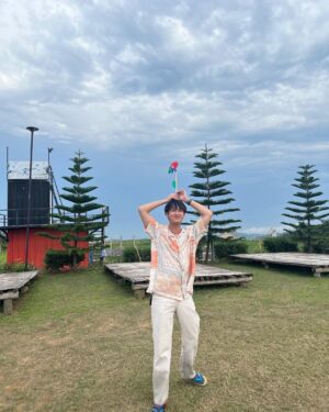 Wachirawit Ruangwiwat Instagram - กังหันจะหมุนได้ไง ถ้าไม่มีสายลม . . 🥹😂
