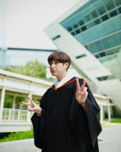 Wachirawit Ruangwiwat Instagram - 🎉 Officially graduated จบแล้วว้อยยย 🎊 Let’s come to enjoy and celebrate the super great achievement and moments ! Date🗓️ : Thu 14 dec At C4 digital media and cinematic art , Bangkok University (rangsit campus) See you !😗