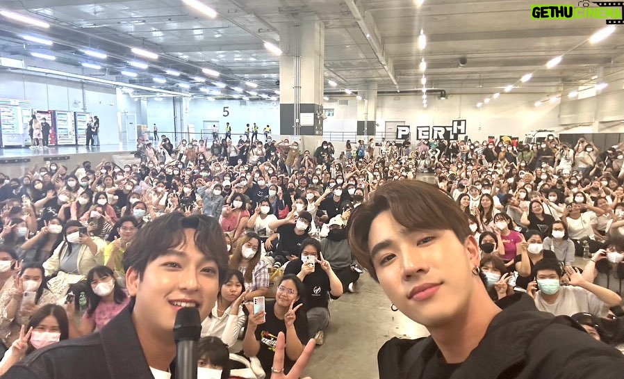 Wachirawit Ruangwiwat Instagram - วันนี้ขอบคุณทุกๆคนมากนะครับที่มาเจอกัน ขอฝาก #หัวใจในสายลม ไว้ด้วยน้าาาาา 🥹🥹