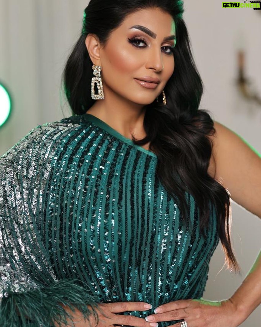 Wafaa Amer Instagram - @omarhusseinphotography اليوم الحلو لا يعوض شكرا للناس الحلوة الي في حياتي @glow.and.go1 @mera_bassem_makeupartist