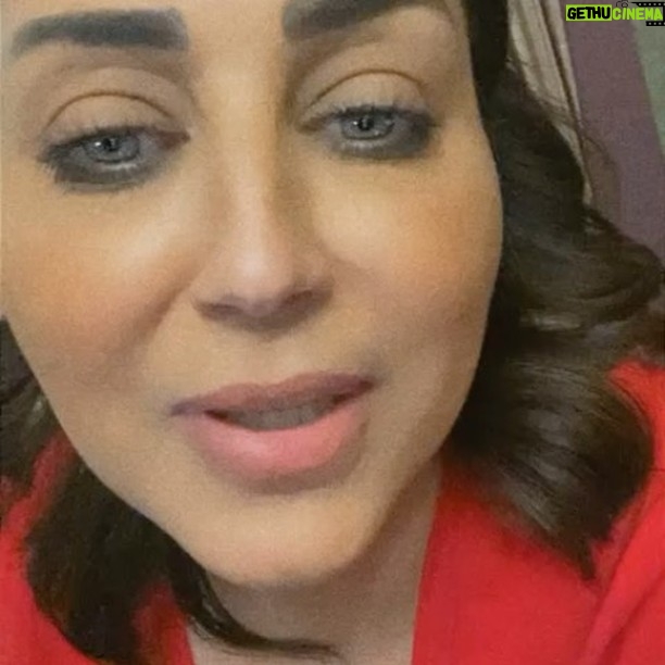 Wafaa Amer Instagram - تخيلوا مساعدين البيت بيتفرجوا علي الهندي #وصفات لاصلاح البنات دي