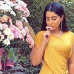 Wafaa Amer Instagram - كل سنةً انتي طيبه يا تونة العمر كله في سعادة و هنا ان شاءالله. ❤️ @aytenamer