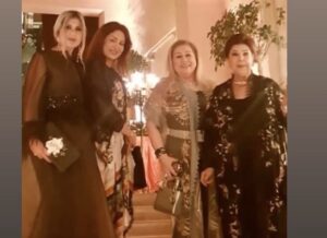 Wafaa Amer Instagram - رجاء الجداوي أم اصحابها و اختهم حتوحشنا ربنا يرحمك و سلمي علي الحبايب#رجاء الجداوي @ragaaelgdawy