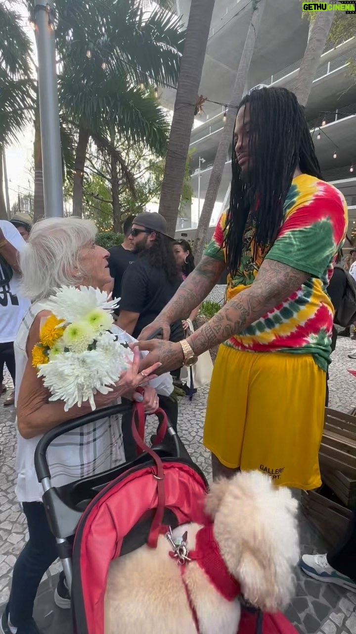 Waka Flocka Flame Instagram - Spreading #bitcoin love with @cashapp with an old friend from high school 😅 #cashappbitcoinmarket