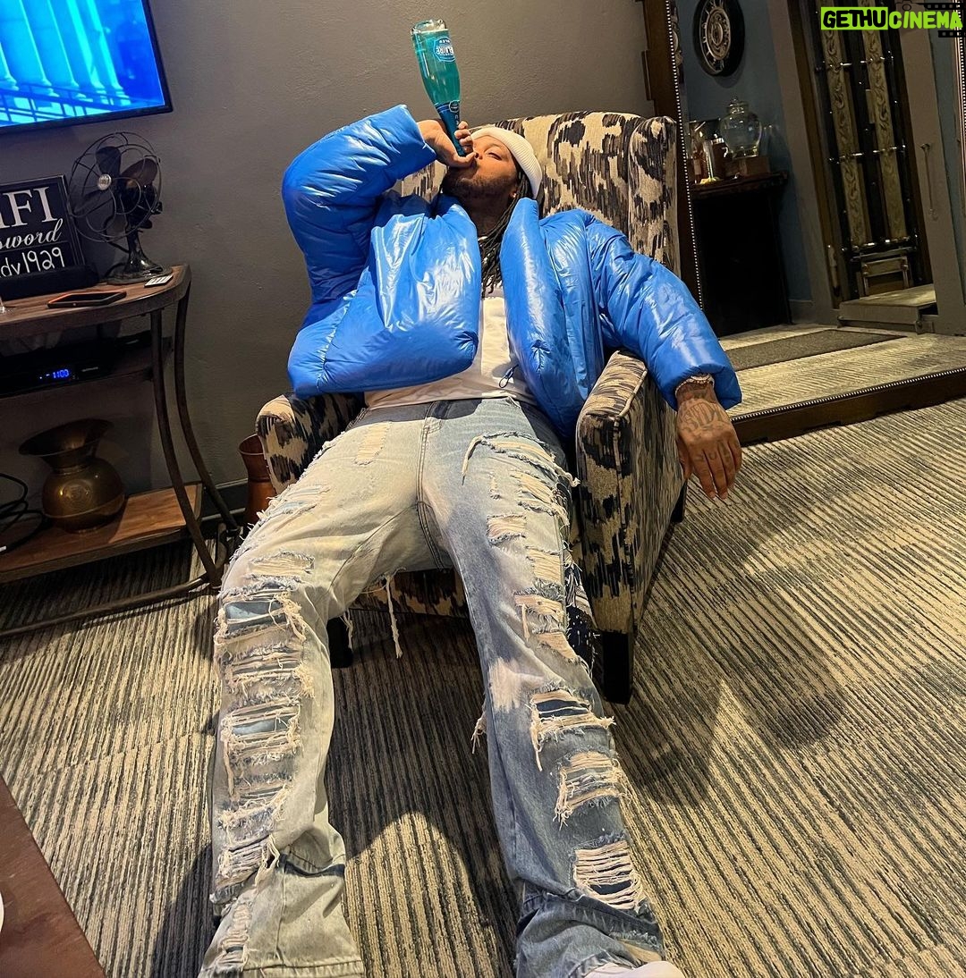 Waka Flocka Flame Instagram - It’s looking real tropical this year 🪬💎 Faith got me here Trusting myself and my ideas got me here Family praying for me got me here Friends praying for me got me here But without LOVE NONE OF THIS SHIT MATTER TO ME!!!