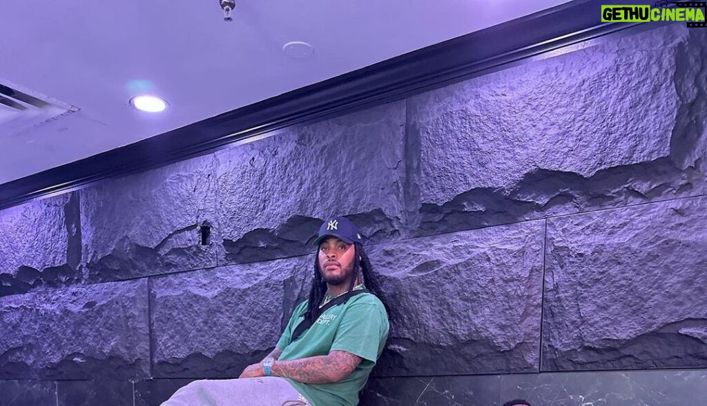 Waka Flocka Flame Instagram - i’m stuck in between rocks right now and frfr it’s like Old vs Young… sometimes elevation come with hardships and people you really love end up hurt but you have to evolve one way or another you feel me … i just wish i had a big enough vehicle so we all can fit