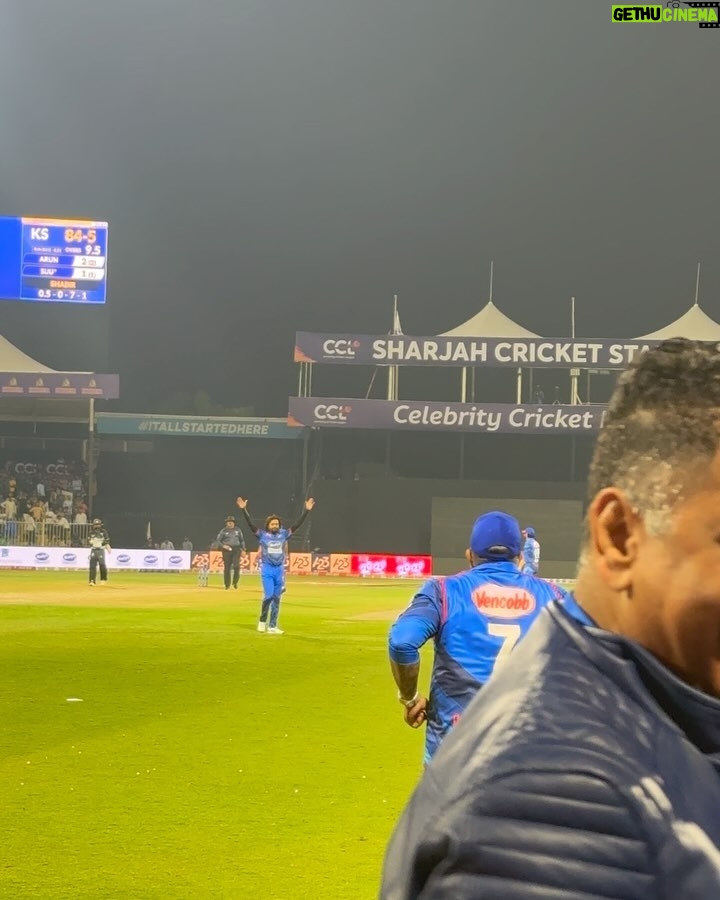 Waluscha De Sousa Instagram - The first match of the season and what a start! 🏏 @cclt20 @mumbaiheroesofficial #celebritycricketleague #ccl #ccl2024 @zeeshansiddique @babasiddiqueofficial @aadu_adil @anoopmamtani @iamelnaaz @ashkaurc Sharjah Cricket Stadium