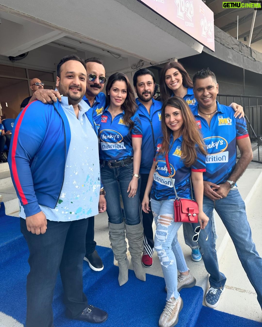 Waluscha De Sousa Instagram - The first match of the season and what a start! 🏏 @cclt20 @mumbaiheroesofficial #celebritycricketleague #ccl #ccl2024 @zeeshansiddique @babasiddiqueofficial @aadu_adil @anoopmamtani @iamelnaaz @ashkaurc Sharjah Cricket Stadium
