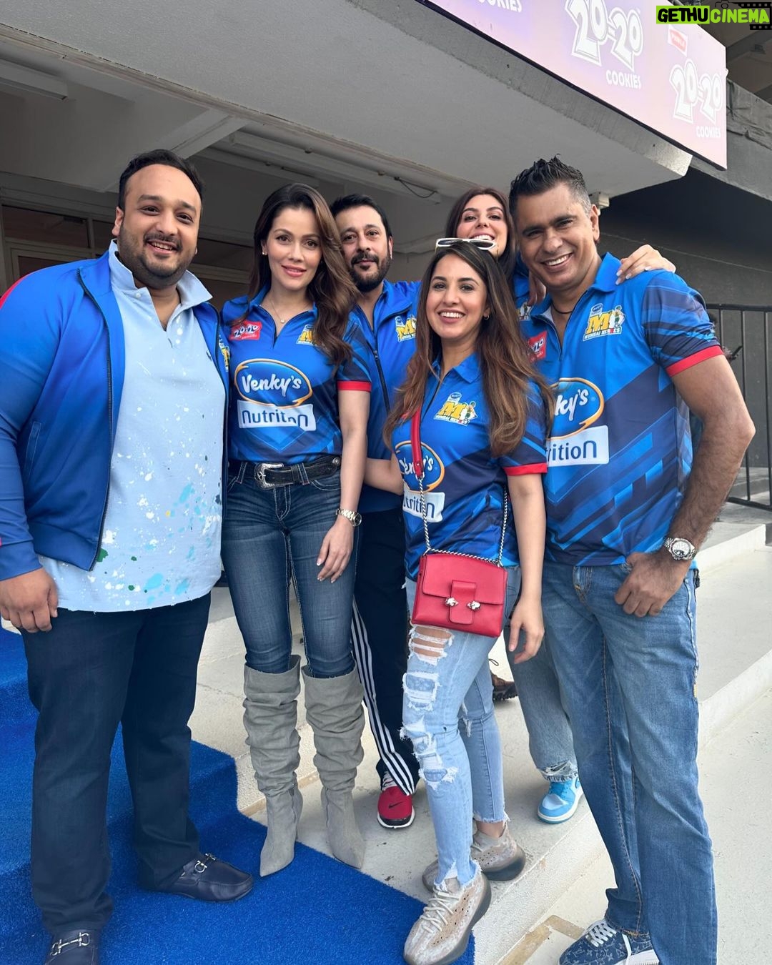 Waluscha De Sousa Instagram - The first match of the season and what a start! 🏏 @cclt20 @mumbaiheroesofficial #celebritycricketleague #ccl #ccl2024 @zeeshansiddique @babasiddiqueofficial @aadu_adil @anoopmamtani @iamelnaaz @ashkaurc Sharjah Cricket Stadium