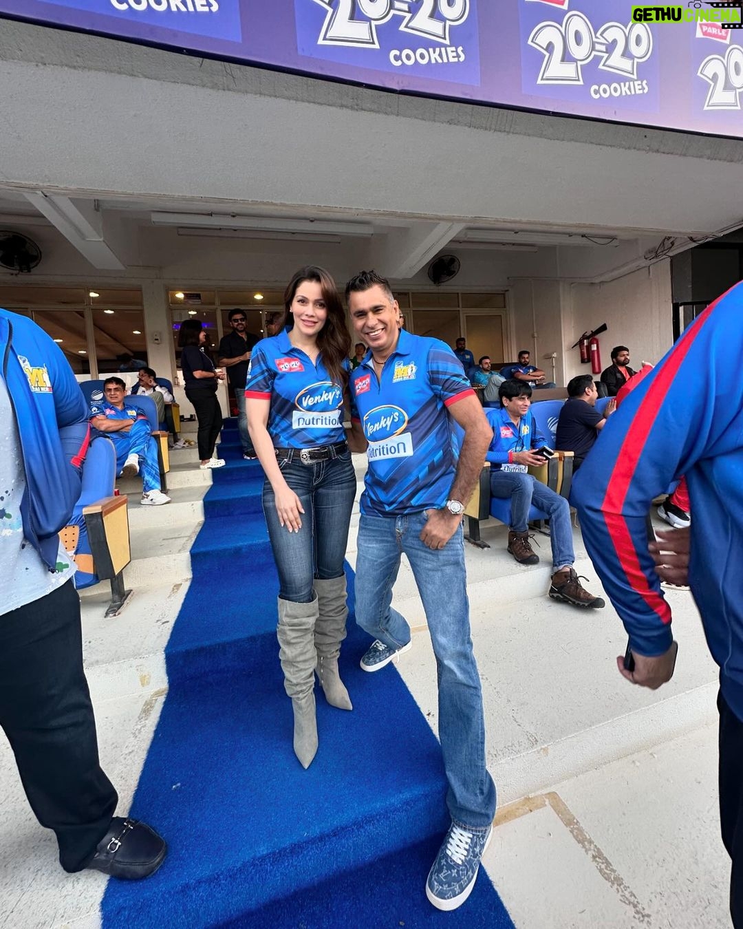 Waluscha De Sousa Instagram - The first match of the season and what a start! 🏏 @cclt20 @mumbaiheroesofficial #celebritycricketleague #ccl #ccl2024 @zeeshansiddique @babasiddiqueofficial @aadu_adil @anoopmamtani @iamelnaaz @ashkaurc Sharjah Cricket Stadium